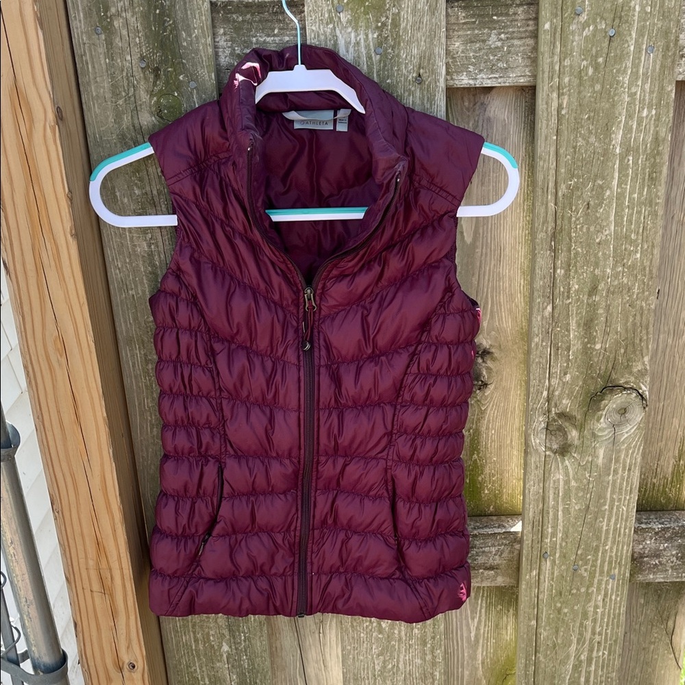 Athleta Quilted Packable Vest in Wine